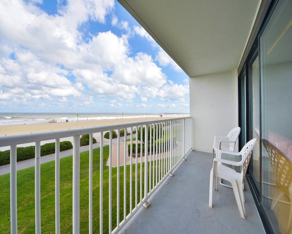 Coastal Hotel & Suites Virginia Beach - Oceanfront Exterior photo